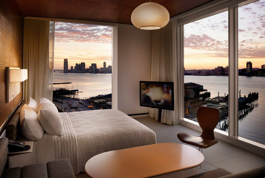 New York Waterfront Hotels: The Standard High Line