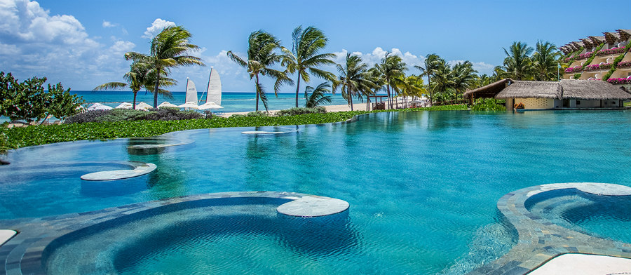 Playa del Carmen Beach Hotels: Infinity pool at Grand Velas!