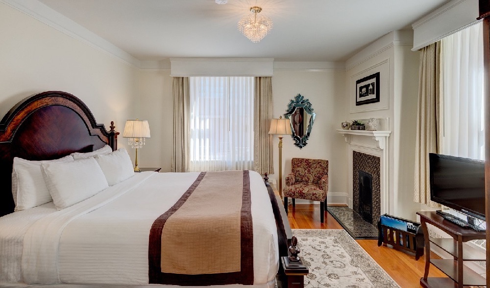 Victoria waterfront hotels Union Club of British Columbia